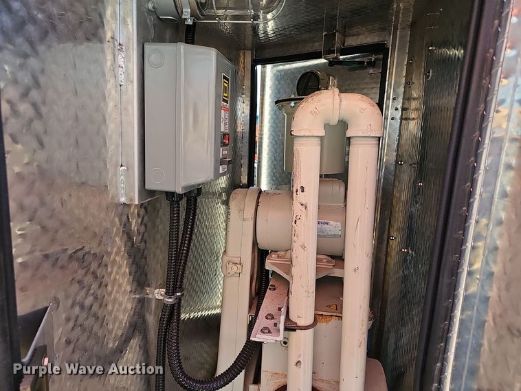 image for item OJ9215 Sauber Trailer 1594 Oil filtration trailer