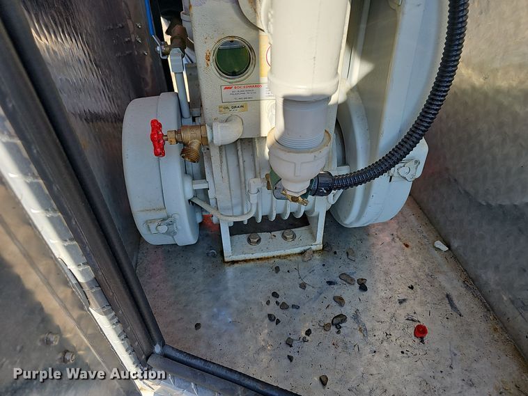 image for item OJ9215 Sauber Trailer 1594 Oil filtration trailer