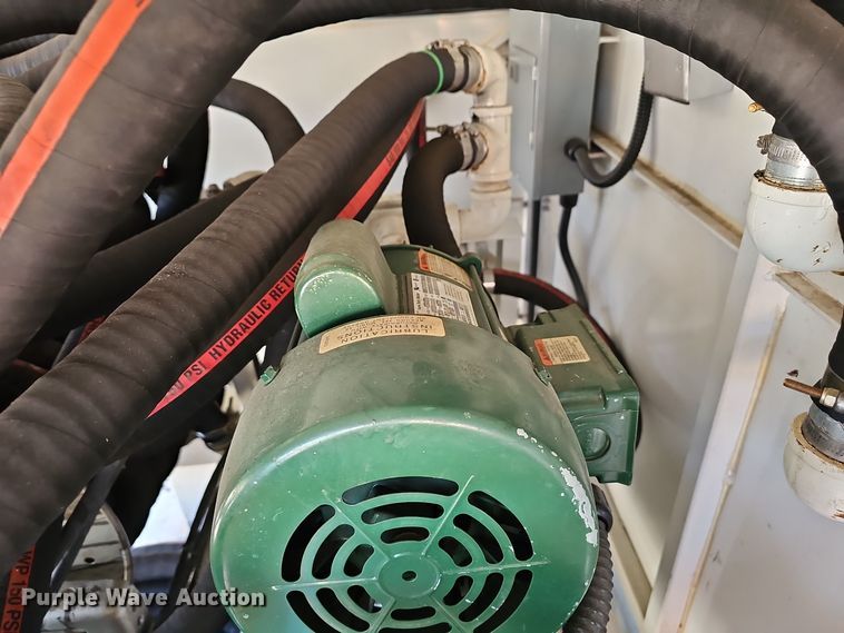 image for item OJ9215 Sauber Trailer 1594 Oil filtration trailer