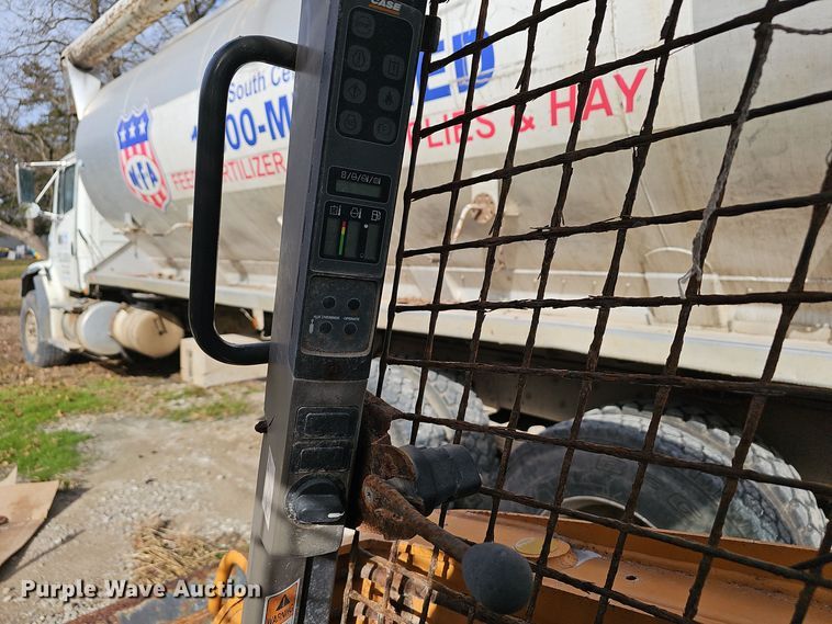 image for item OJ9261 2016 Case SR210 skid steer loader