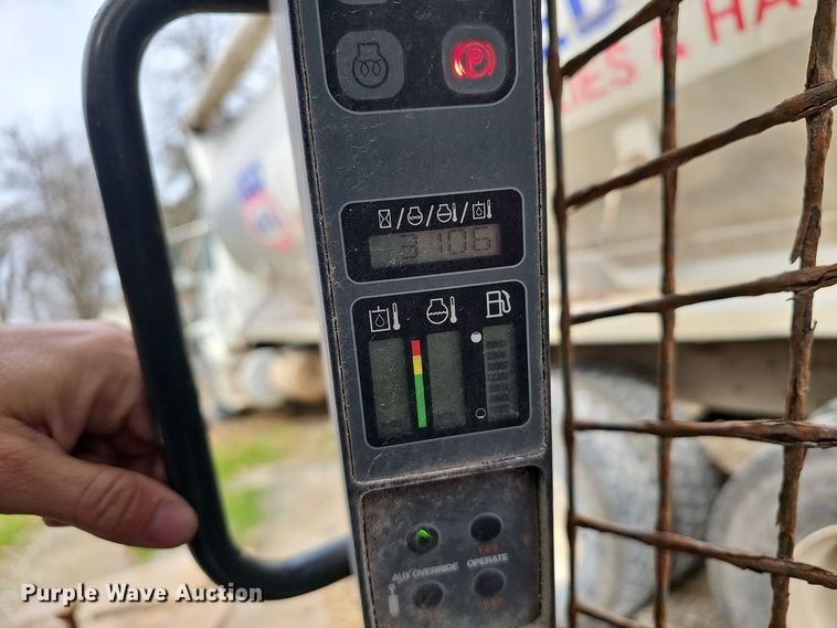 image for item OJ9261 2016 Case SR210 skid steer loader