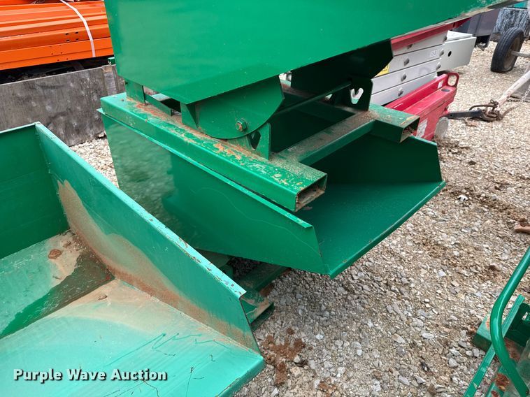 image for item OJ9273 (12) forklift dumpsters