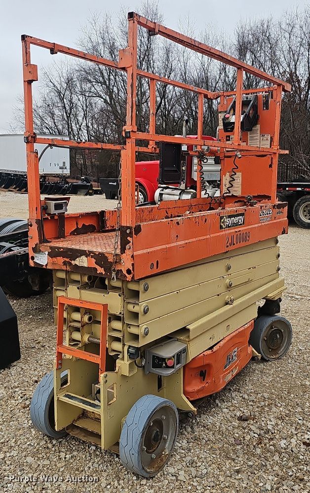 image for item OJ9278 2015 JLG 2632ES scissor lift