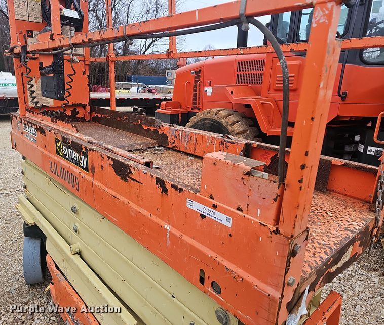 image for item OJ9278 2015 JLG 2632ES scissor lift
