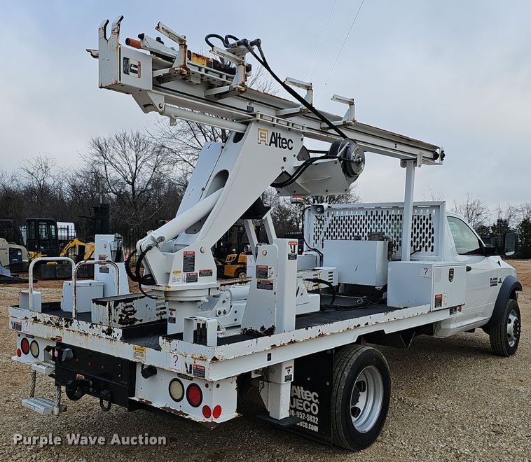 image for item OJ9283 2016 Dodge Ram 5500 flatbed truck