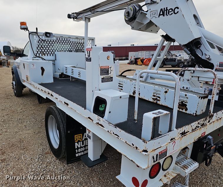 image for item OJ9283 2016 Dodge Ram 5500 flatbed truck