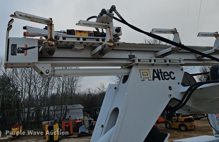 image for item OJ9283 2016 Dodge Ram 5500 flatbed truck