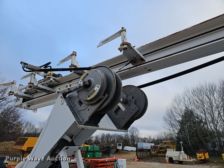 image for item OJ9283 2016 Dodge Ram 5500 flatbed truck