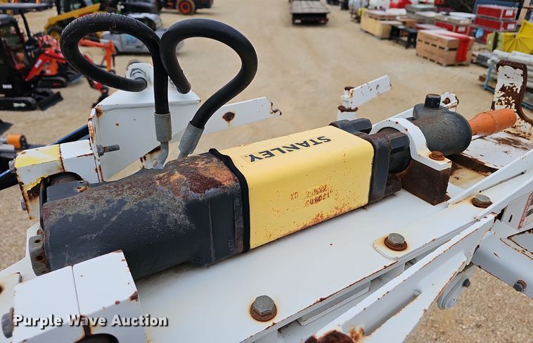 image for item OJ9283 2016 Dodge Ram 5500 flatbed truck