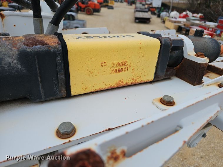 image for item OJ9283 2016 Dodge Ram 5500 flatbed truck