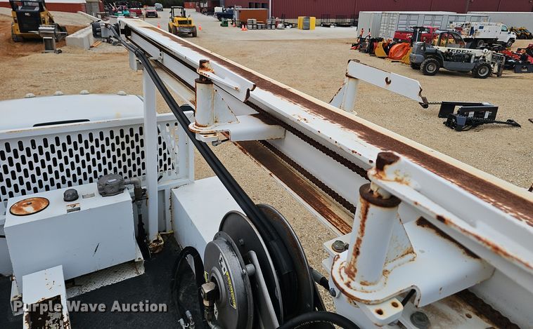 image for item OJ9283 2016 Dodge Ram 5500 flatbed truck