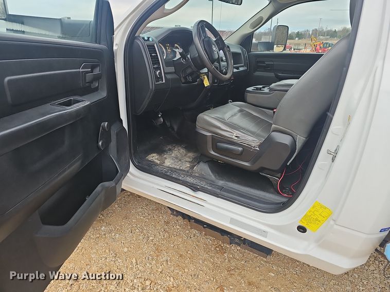 image for item OJ9283 2016 Dodge Ram 5500 flatbed truck