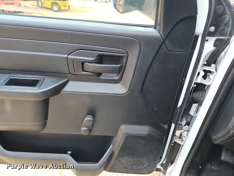 image for item OJ9283 2016 Dodge Ram 5500 flatbed truck