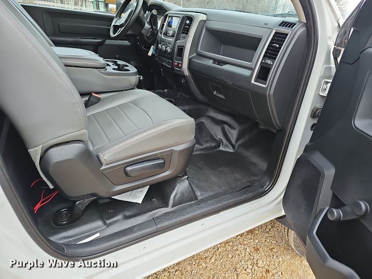 image for item OJ9283 2016 Dodge Ram 5500 flatbed truck