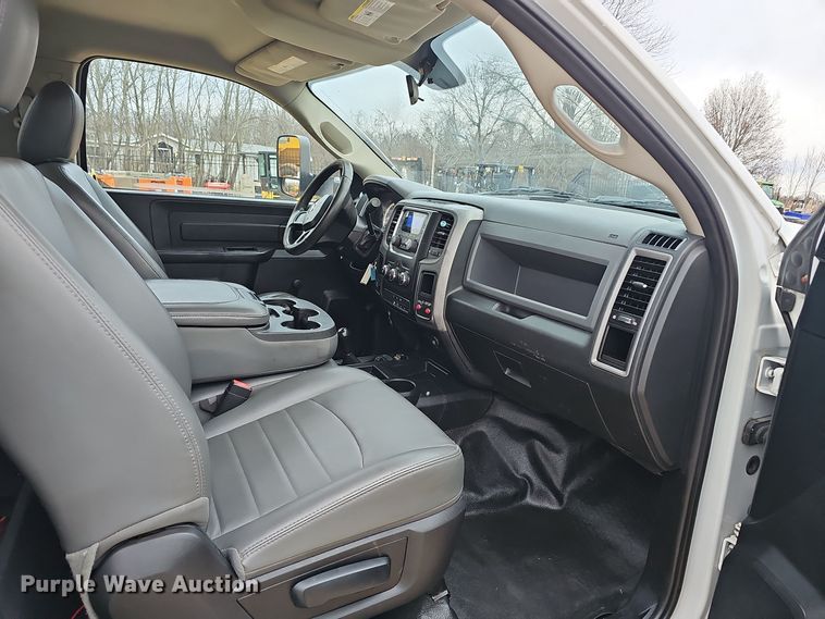 image for item OJ9283 2016 Dodge Ram 5500 flatbed truck