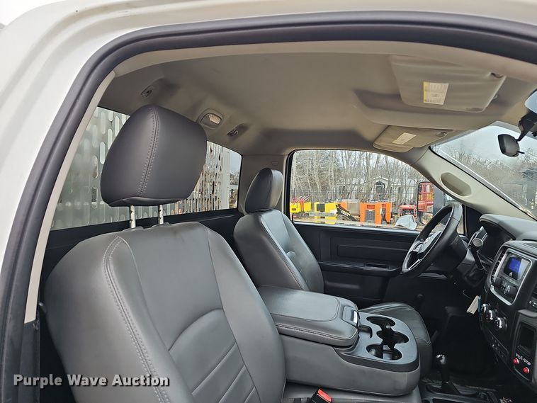 image for item OJ9283 2016 Dodge Ram 5500 flatbed truck