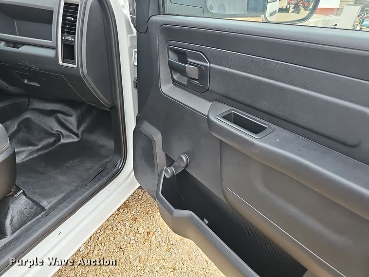 image for item OJ9283 2016 Dodge Ram 5500 flatbed truck