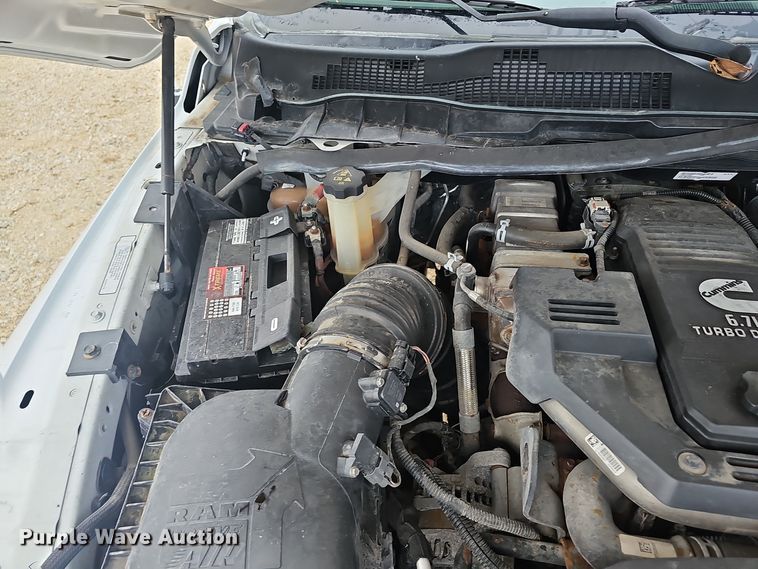 image for item OJ9283 2016 Dodge Ram 5500 flatbed truck