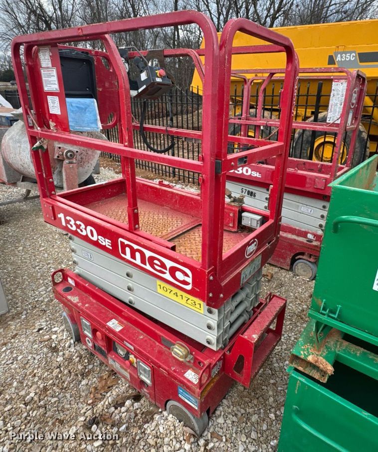 image for item OJ9299 (2) 2018 MEC 1330SE scissor lifts
