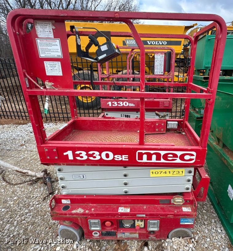 image for item OJ9299 (2) 2018 MEC 1330SE scissor lifts