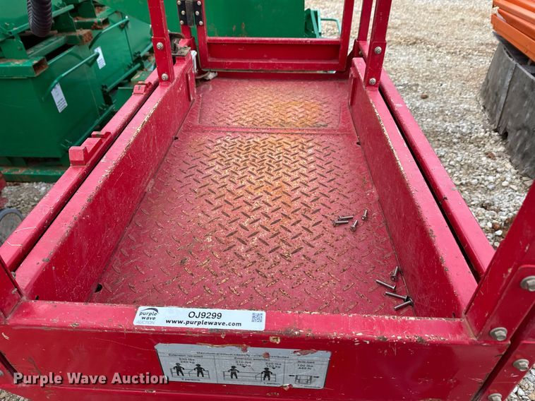 image for item OJ9299 (2) 2018 MEC 1330SE scissor lifts