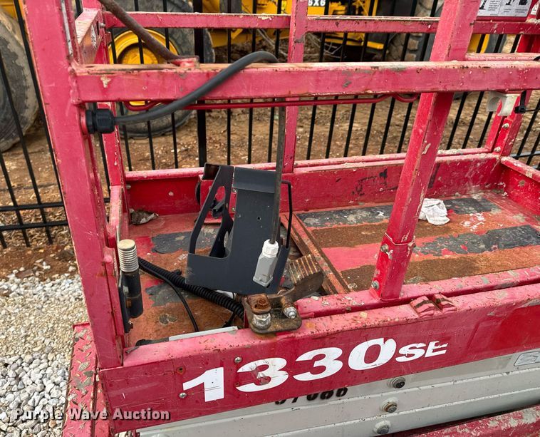 image for item OJ9299 (2) 2018 MEC 1330SE scissor lifts