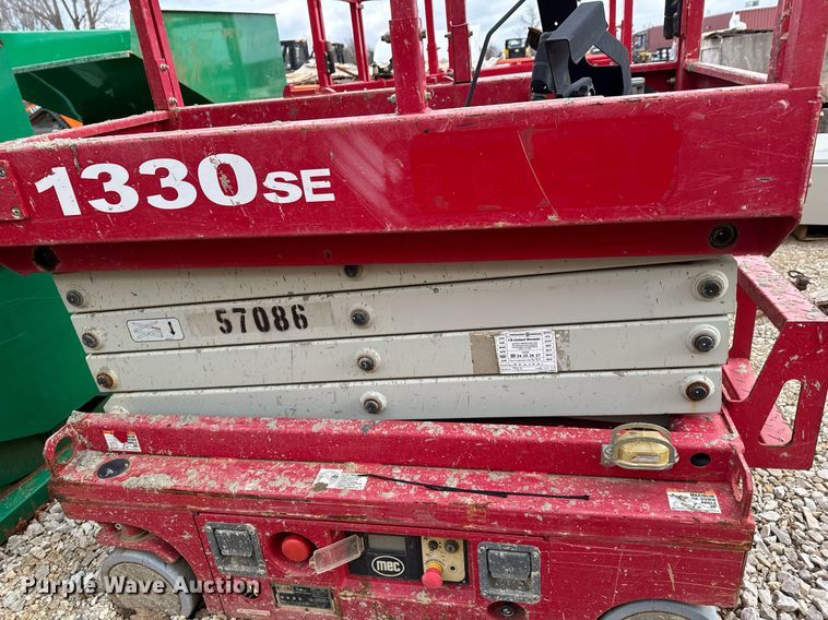 image for item OJ9299 (2) 2018 MEC 1330SE scissor lifts