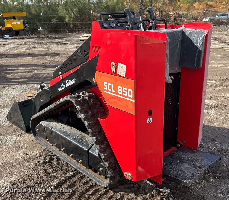image for item OK9337 2024 Valley Pioneer SCL850 compact utility loader