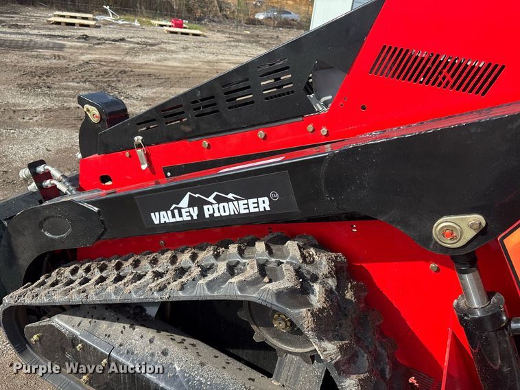 image for item OK9337 2024 Valley Pioneer SCL850 compact utility loader