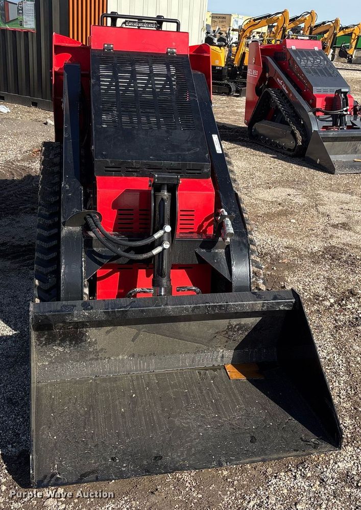 image for item OK9339 2024 Valley Pioneer SCL850 compact utility loader