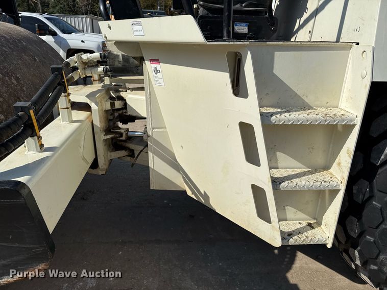 image for item OK9391 1997 Ingersoll-Rand SD-100D single drum vibratory roller