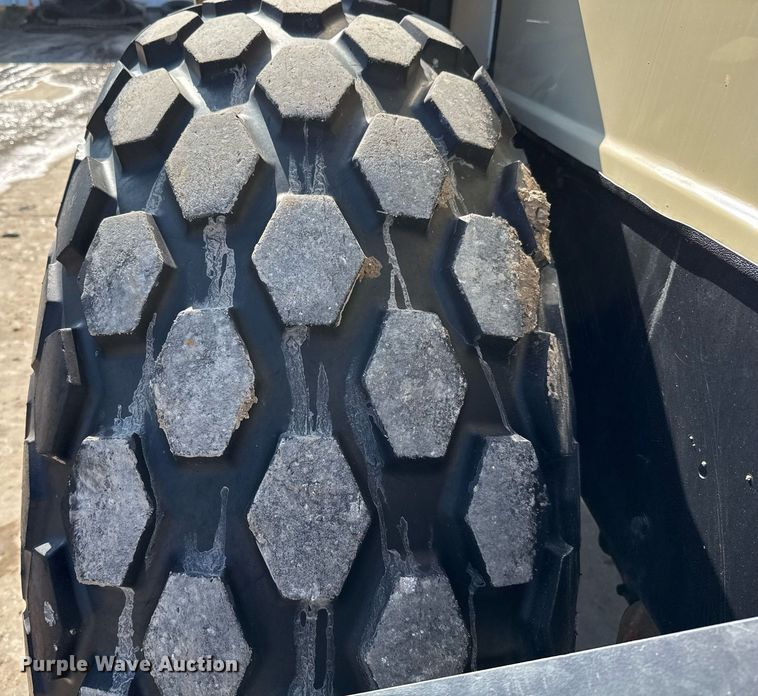 image for item OK9391 1997 Ingersoll-Rand SD-100D single drum vibratory roller