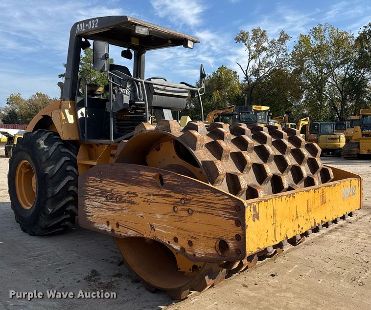 image for item OK9392 2004 Case SV212 single drum vibratory roller