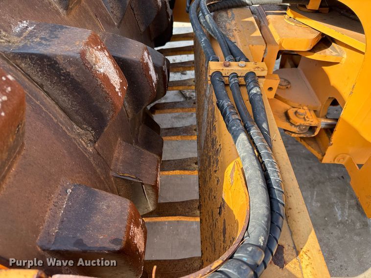 image for item OK9392 2004 Case SV212 single drum vibratory roller