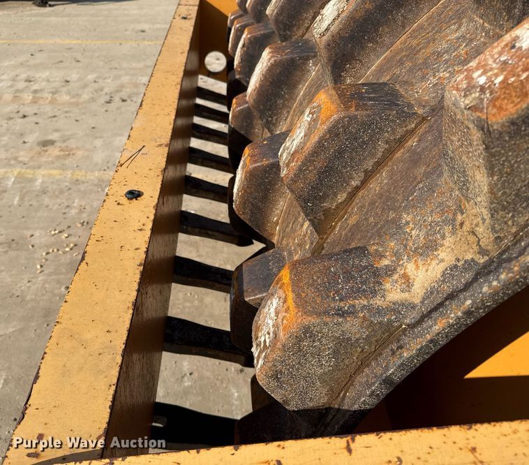 image for item OK9392 2004 Case SV212 single drum vibratory roller