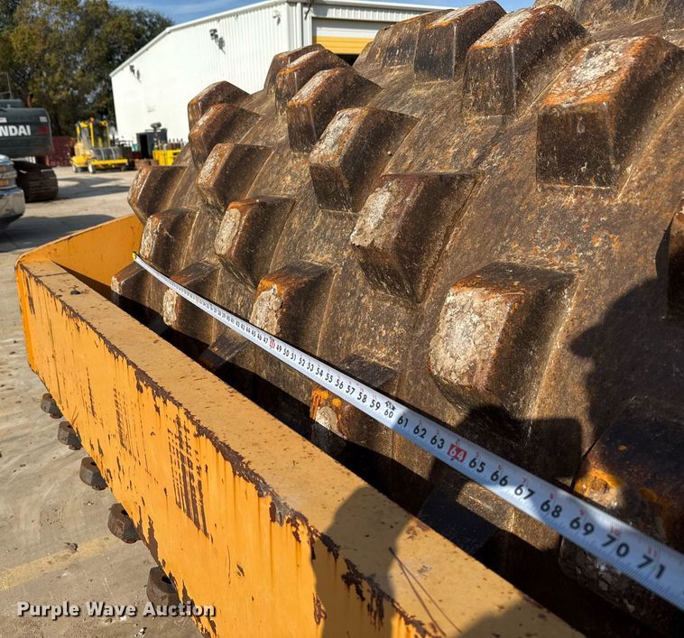 image for item OK9392 2004 Case SV212 single drum vibratory roller