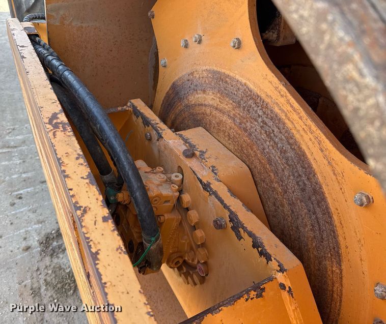 image for item OK9392 2004 Case SV212 single drum vibratory roller