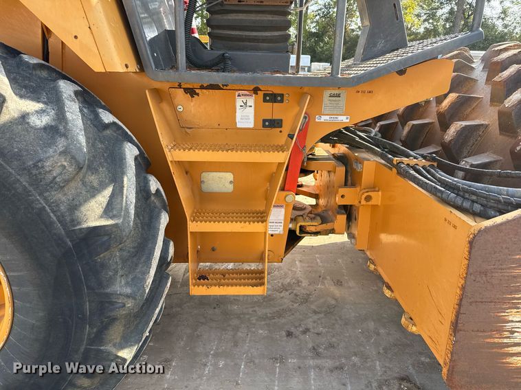 image for item OK9392 2004 Case SV212 single drum vibratory roller