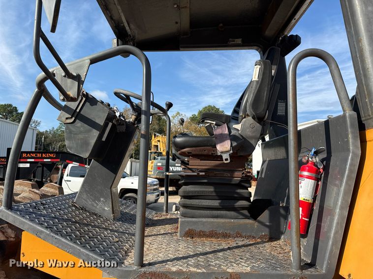 image for item OK9392 2004 Case SV212 single drum vibratory roller