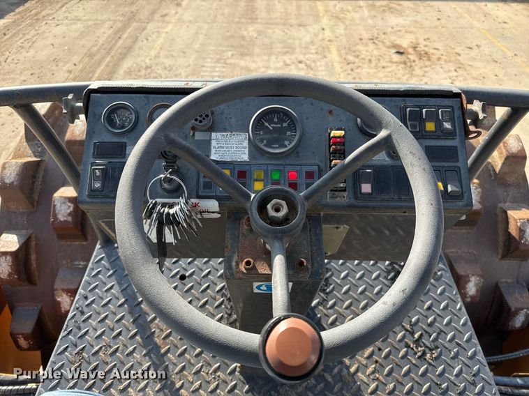 image for item OK9392 2004 Case SV212 single drum vibratory roller