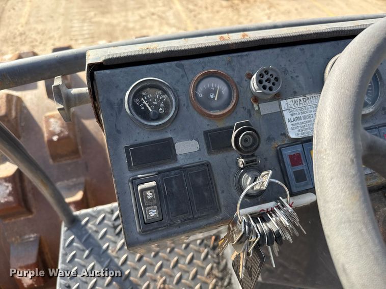 image for item OK9392 2004 Case SV212 single drum vibratory roller