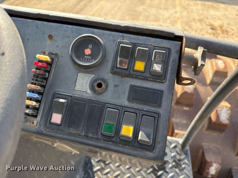 image for item OK9392 2004 Case SV212 single drum vibratory roller