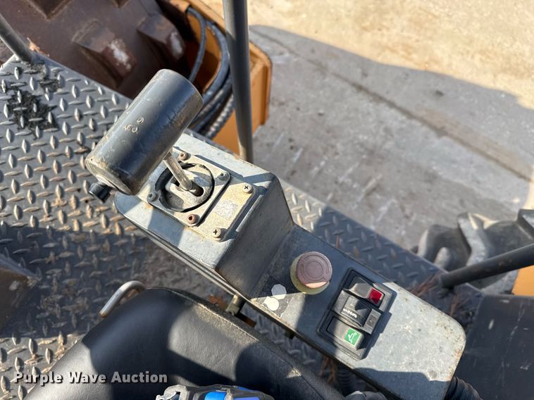 image for item OK9392 2004 Case SV212 single drum vibratory roller