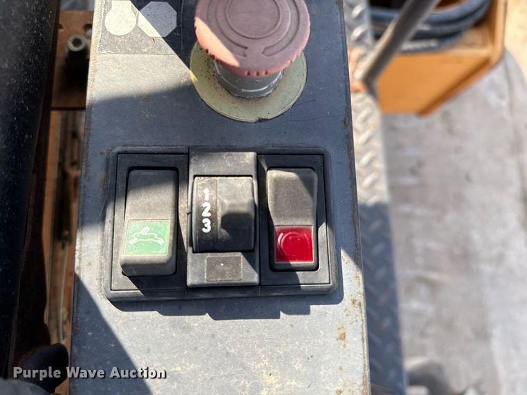 image for item OK9392 2004 Case SV212 single drum vibratory roller