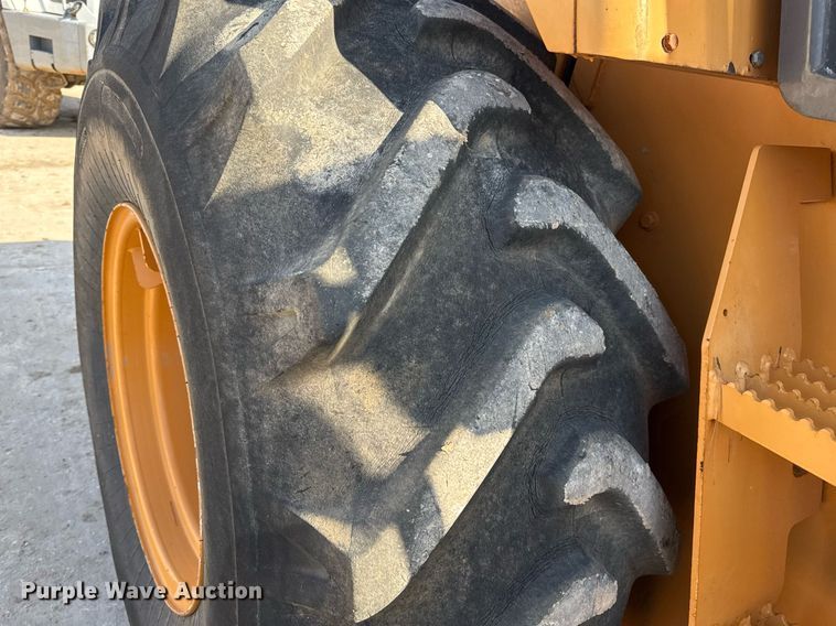 image for item OK9392 2004 Case SV212 single drum vibratory roller