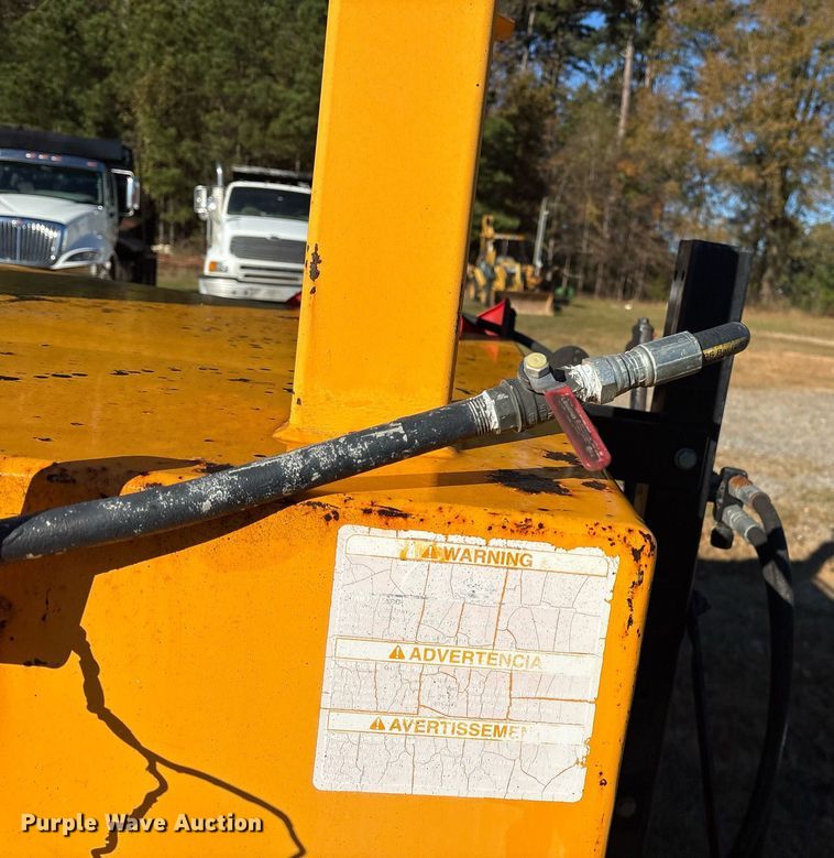 image for item OK9405 2006 LeeBoy L500 tack distributer trailer