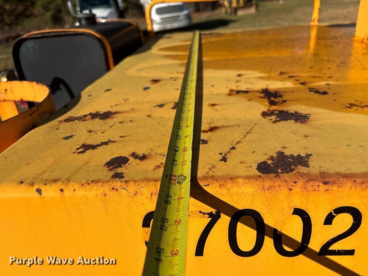 image for item OK9405 2006 LeeBoy L500 tack distributer trailer