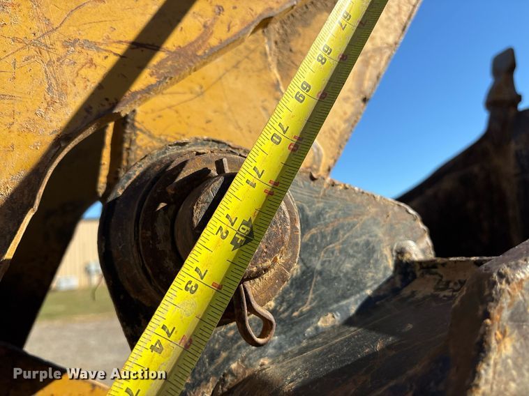image for item OK9414 2005 Caterpillar 420D backhoe