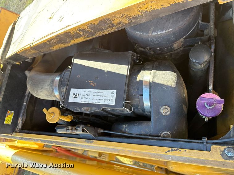 image for item OK9414 2005 Caterpillar 420D backhoe