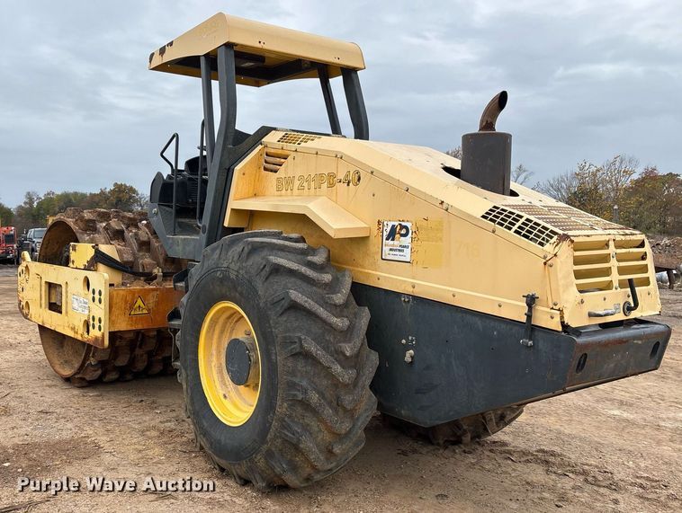 image for item OK9432 Bomag BW211PD-40 single drum roller